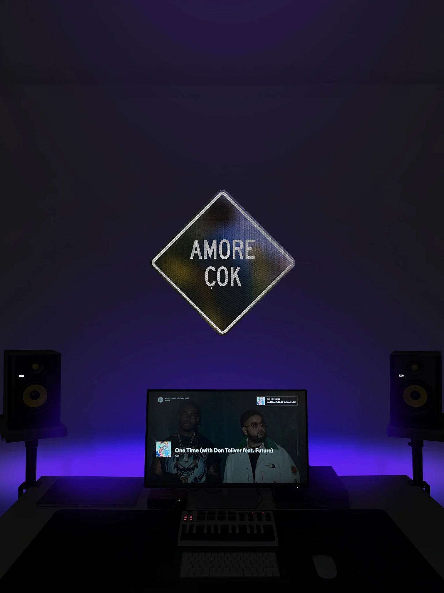 Amore Çok Streetsign