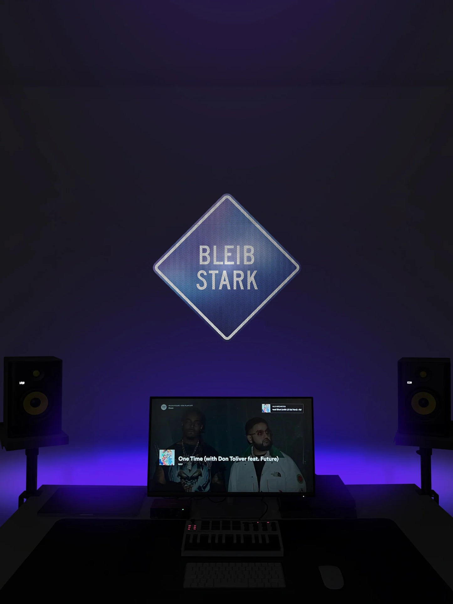 Bleib Stark Streetsign