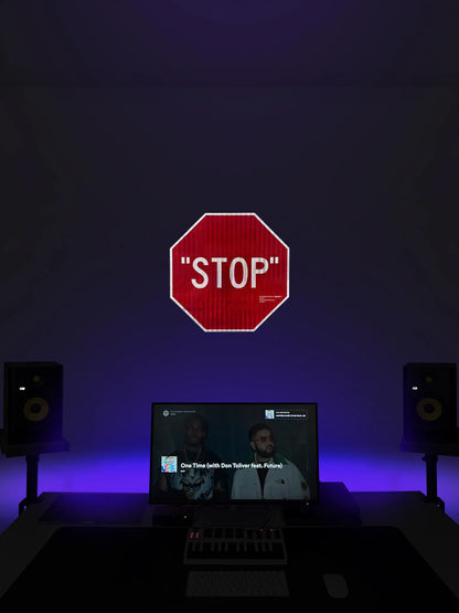 "STOP"sign