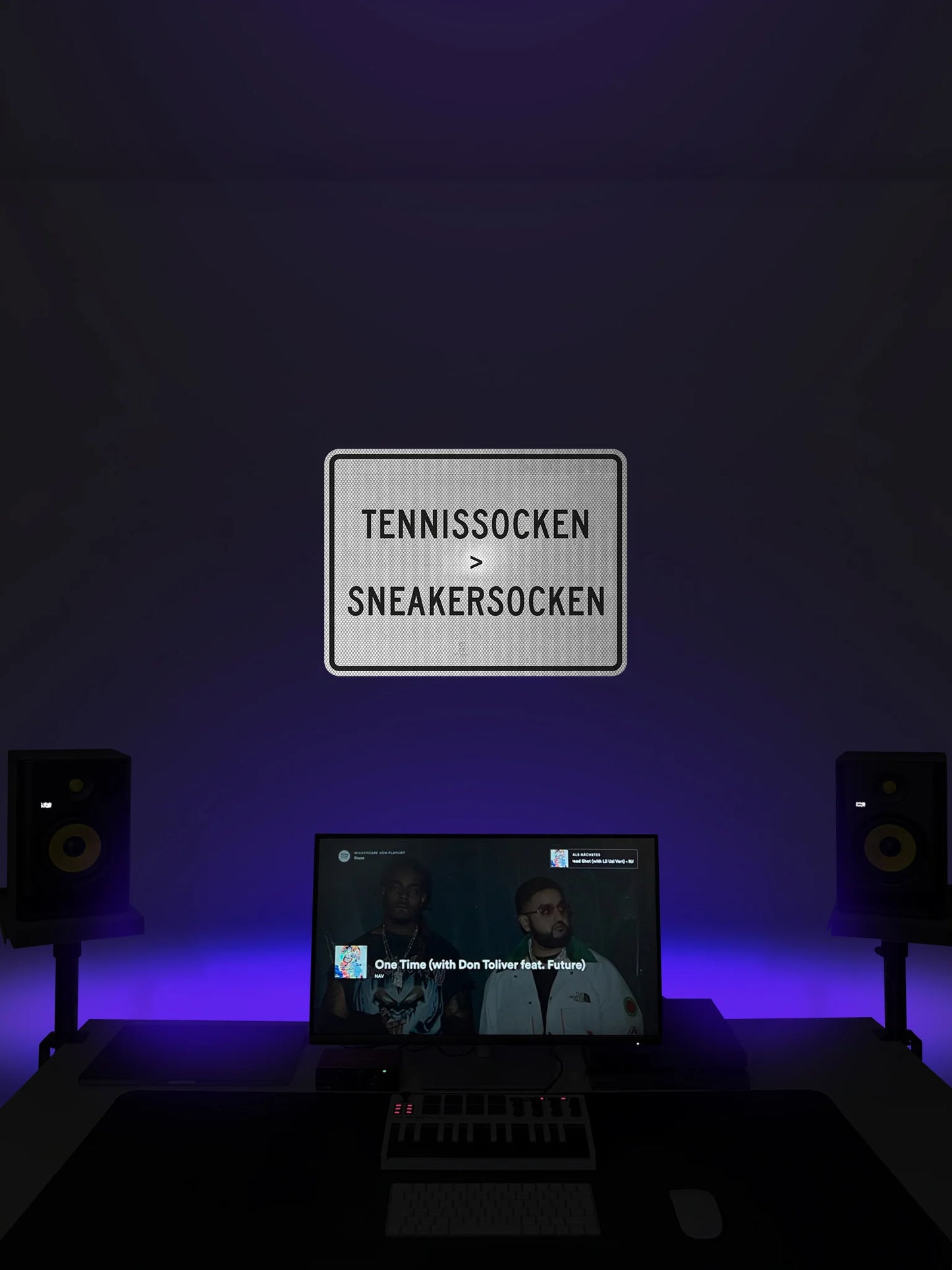 Tennis socks > sneaker socks Streetsign