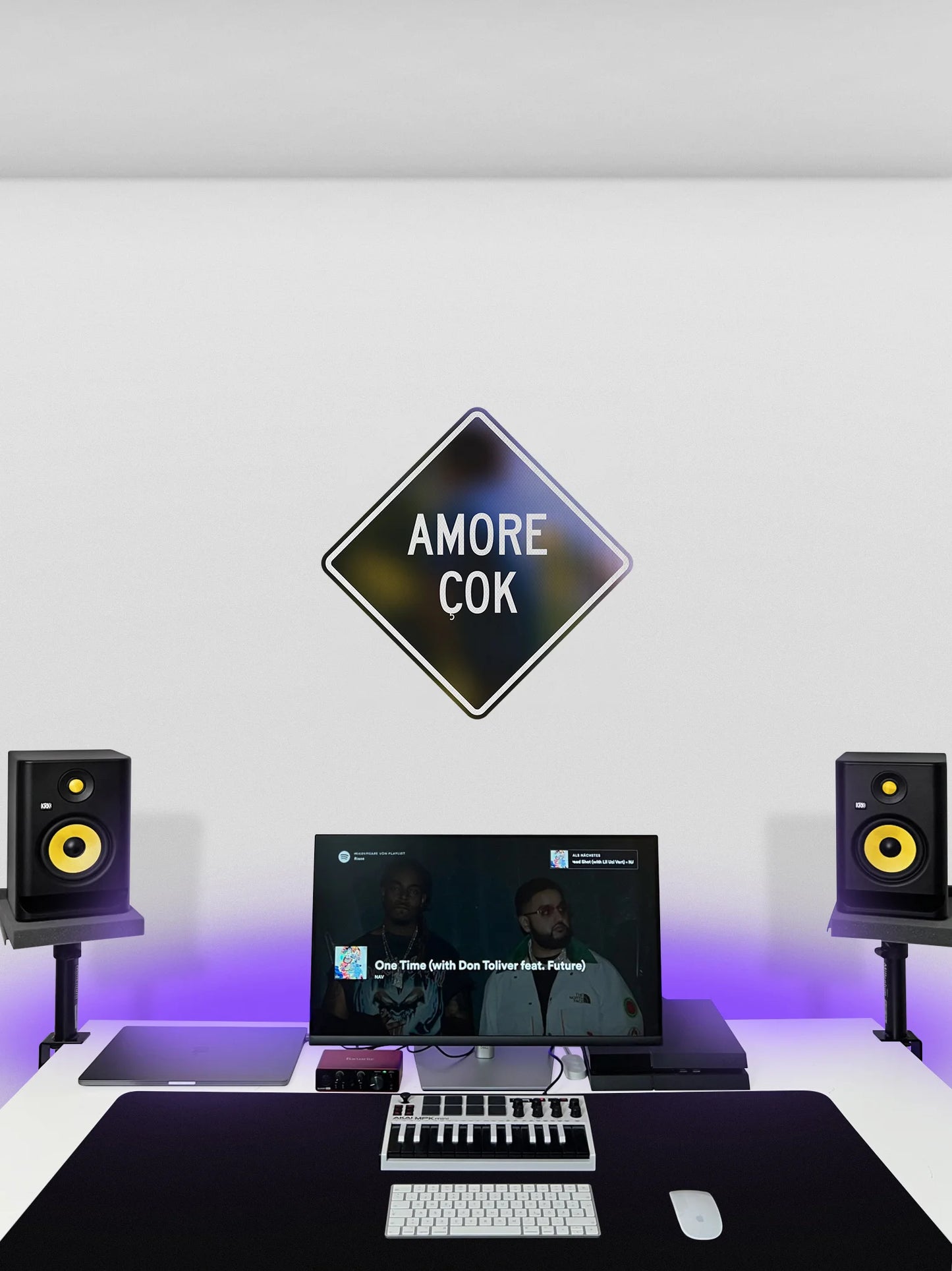 Amore Çok Streetsign