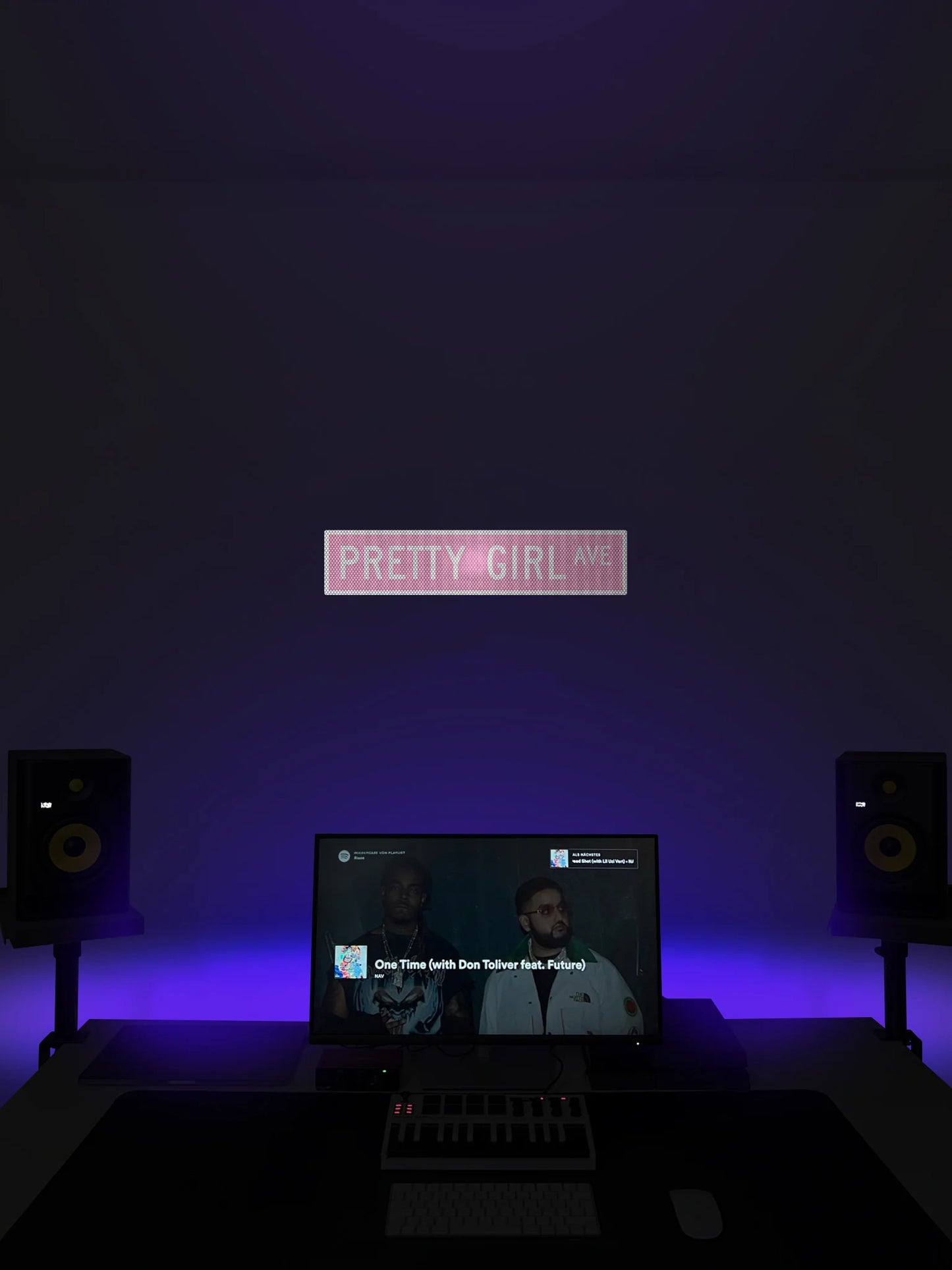 Pretty girl ave Streetsign