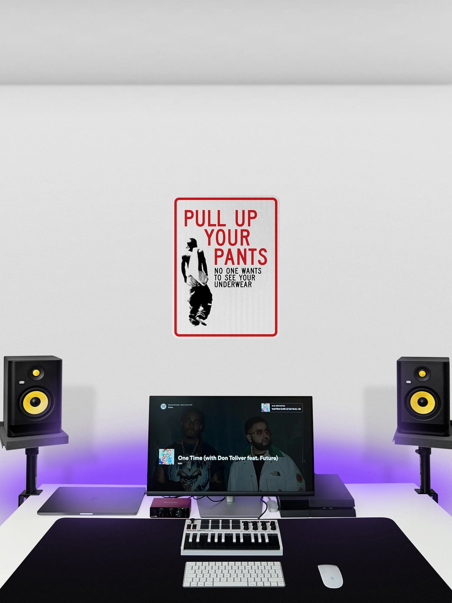 Pull up your pants Streetsign